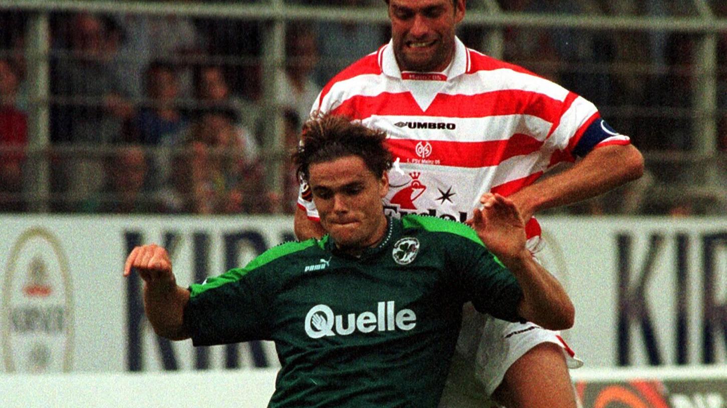 Als Mainz und das Kleeblatt noch auf Augenhöhe waren: Im Sommer 1998 verteidigte der heutige Welttrainer Jürgen Klopp für den FSV gegen Fürths Martin Meichelbeck.  