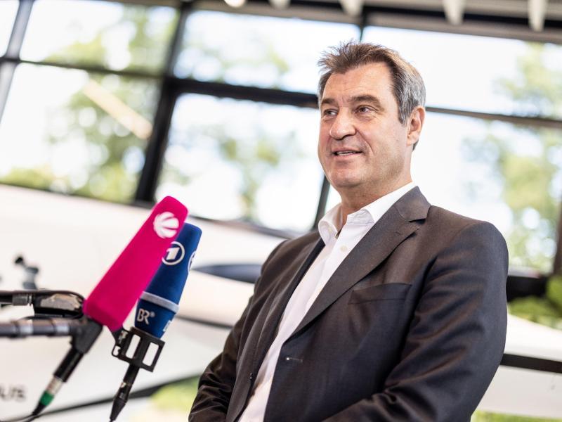 Helfer oder Kritiker? Söders Balanceakt im Wahlkampf_urn-newsml-dpa-com-20090101-210824-99-949156_large_4_3.jpg