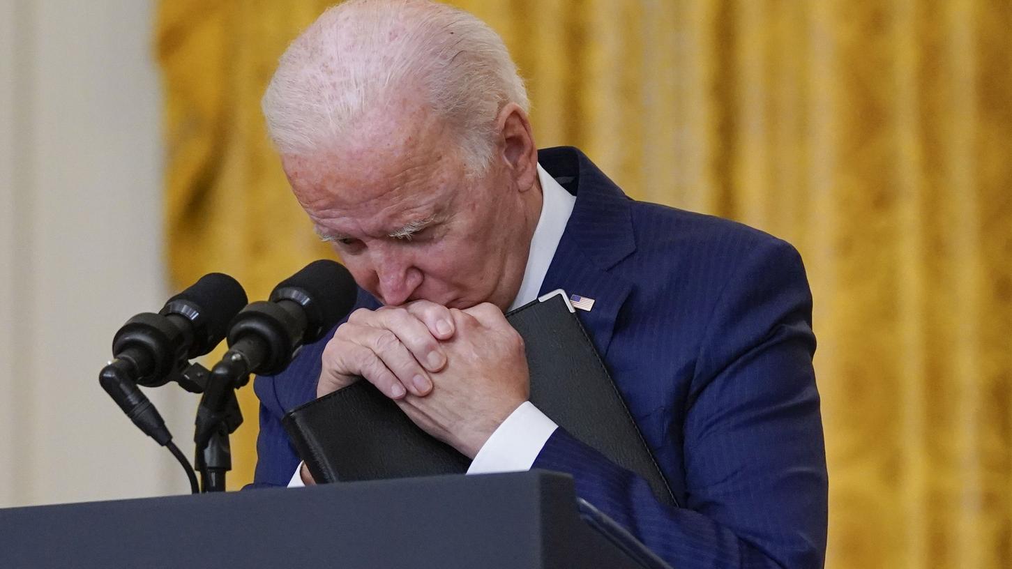 Nach dem Anschlag in Kabul, bei dem 13 US-Soldaten ums Leben kamen, hat US-Präsident Joe Biden den dafür verantwortlichen Terroristen mit Vergeltung gedroht.