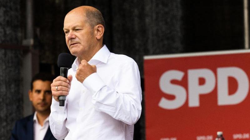 Auch laut der jüngsten YouGov-Umfrage lag die SPD vor CDU/CSU. Kanzlerkandidat Olaf Scholz dürfte das freuen.
Auch laut der jüngsten YouGov-Umfrage lag die SPD vor CDU/CSU. Kanzlerkandidat Olaf Scholz dürfte das freuen.