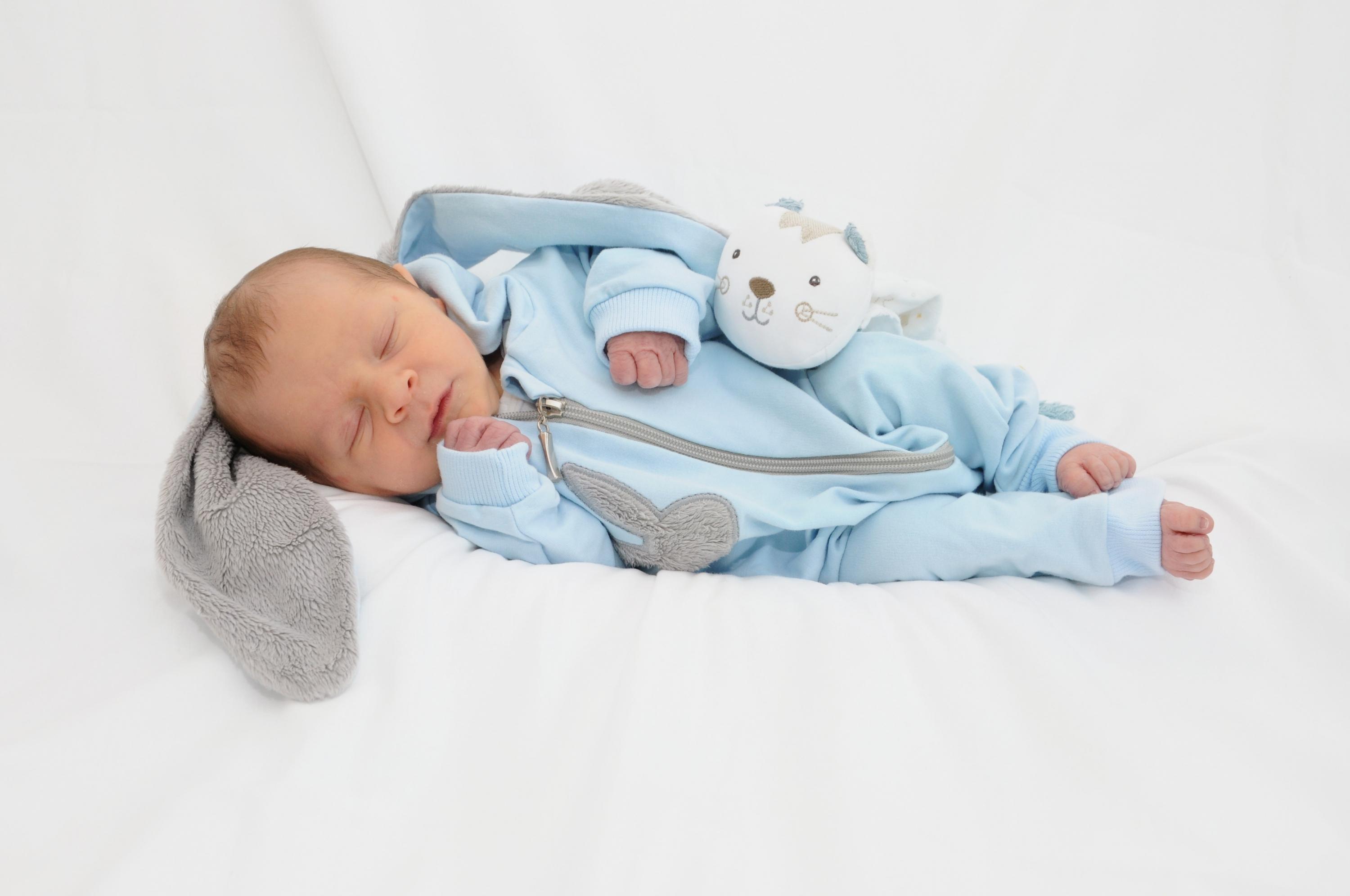 Matteo Milan kam am 25. August zur Welt. Bei seiner Geburt wog er 3270 Gram und war 51 Zentimeter groß. 