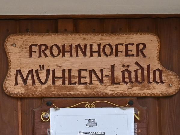 Im Frohnhofer Mühlenlädla kaufen Besucherinnen und Besucher aus nah und fern ein.
Im Frohnhofer Mühlenlädla kaufen Besucherinnen und Besucher aus nah und fern ein.