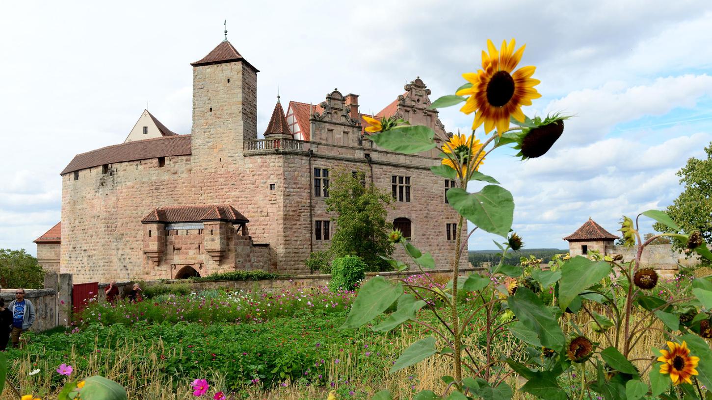 Diesen Blick über den Burggarten hinweg auf die Veste können Besucherinnen und Besucher künftig vom "Vesperhäusla" aus genießen. 