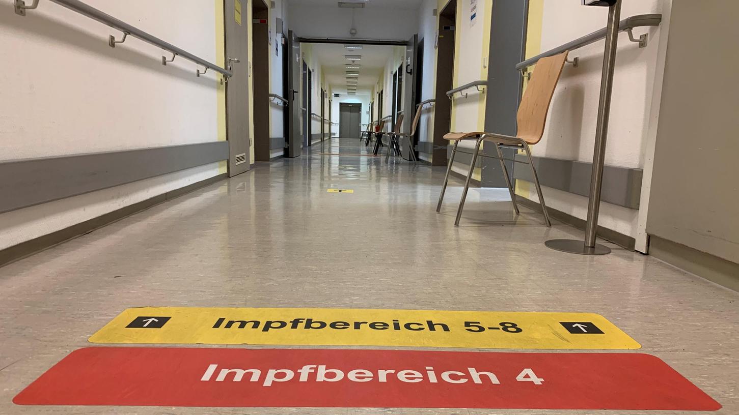 Bitte Platz nehmen: Das Fürther Impfzentrum an der Rosenstraße hat viel mehr Kapazitäten, als derzeit abgerufen werden.
Bitte Platz nehmen: Das Fürther Impfzentrum an der Rosenstraße hat viel mehr Kapazitäten, als derzeit abgerufen werden.
