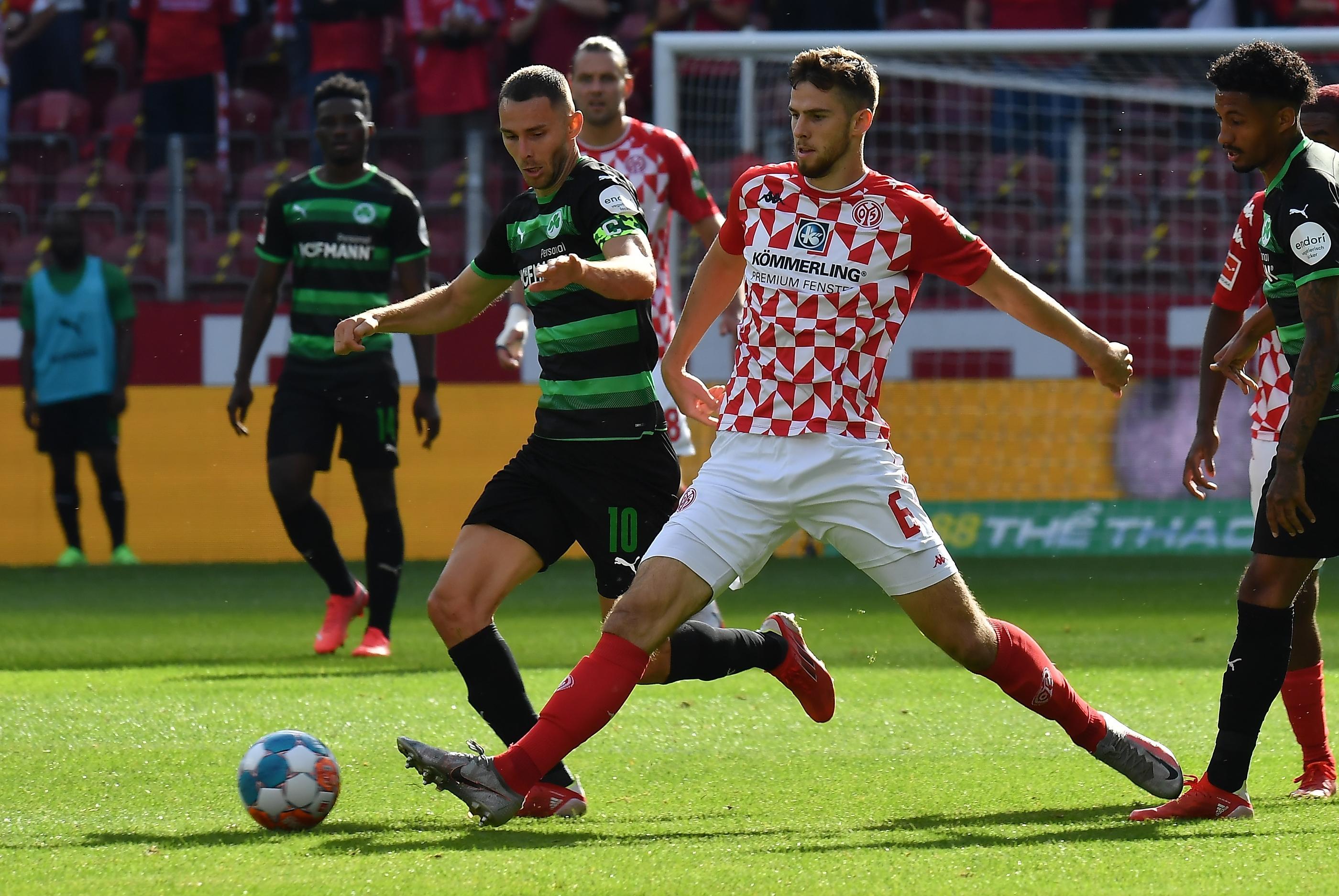 Schluss in Mainz und somit auch die nächste Möglichkeit auf einen Sieg in der Bundesliga verpasst. Beim Wiedersehen mit Anton Stach – eingewechselt in der 75. Minute für Dominik Kohr – bleibt das Kleeblatt chancenlos und fährt sich weiter im Keller fest. 