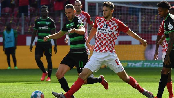 Schluss in Mainz und somit auch die nächste Möglichkeit auf einen Sieg in der Bundesliga verpasst. Beim Wiedersehen mit Anton Stach – eingewechselt in der 75. Minute für Dominik Kohr – bleibt das Kleeblatt chancenlos und fährt sich weiter im Keller fest.