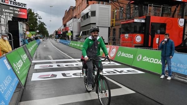 Fahren durften alle bereits auf der abgesperrten Profi-Strecke, inklusive Zieldurchfahrt.