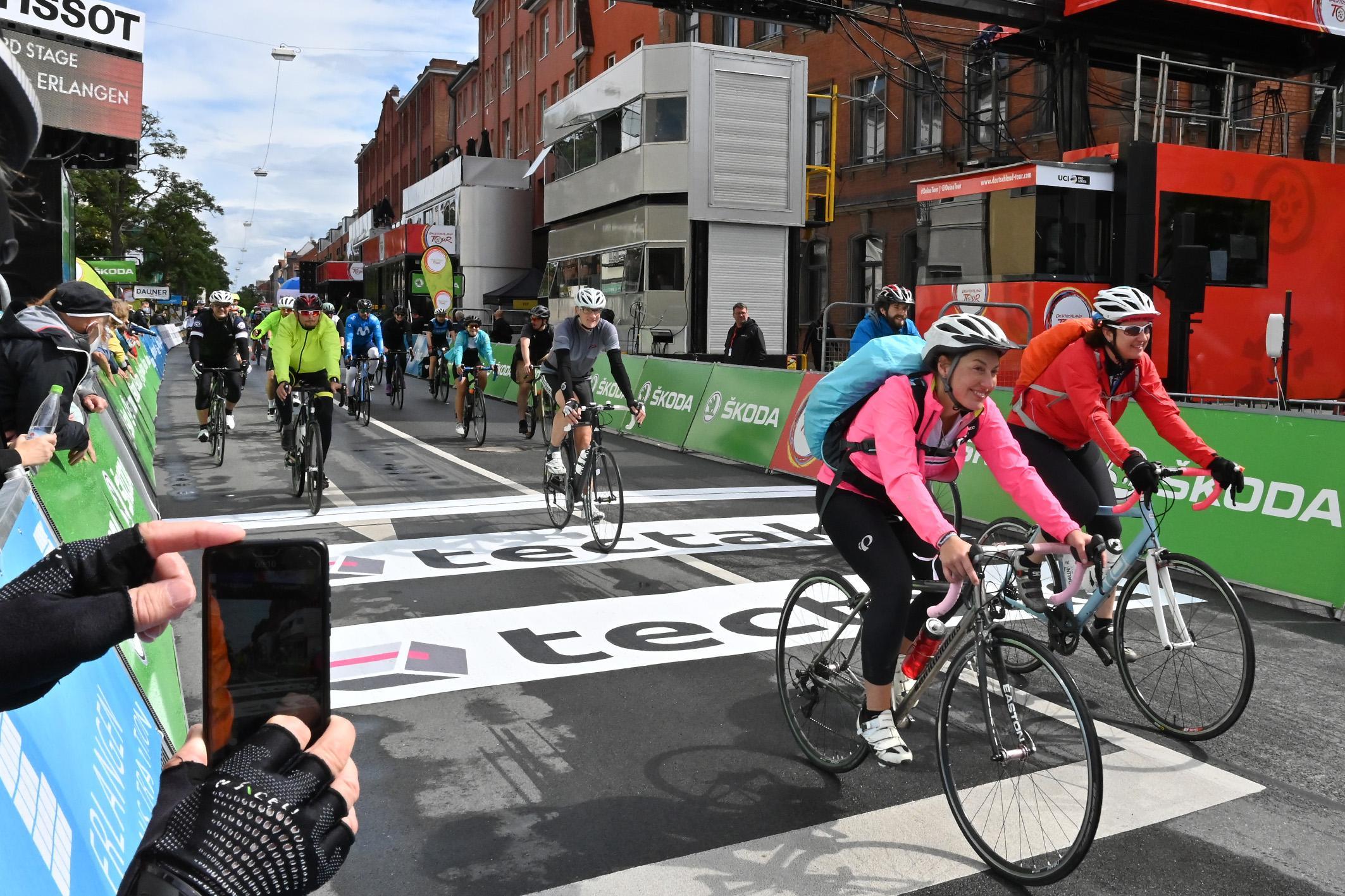 Für alle ging es über die zwölf Kilometer lange Zielrunde. Start war um 13.15 Uhr.