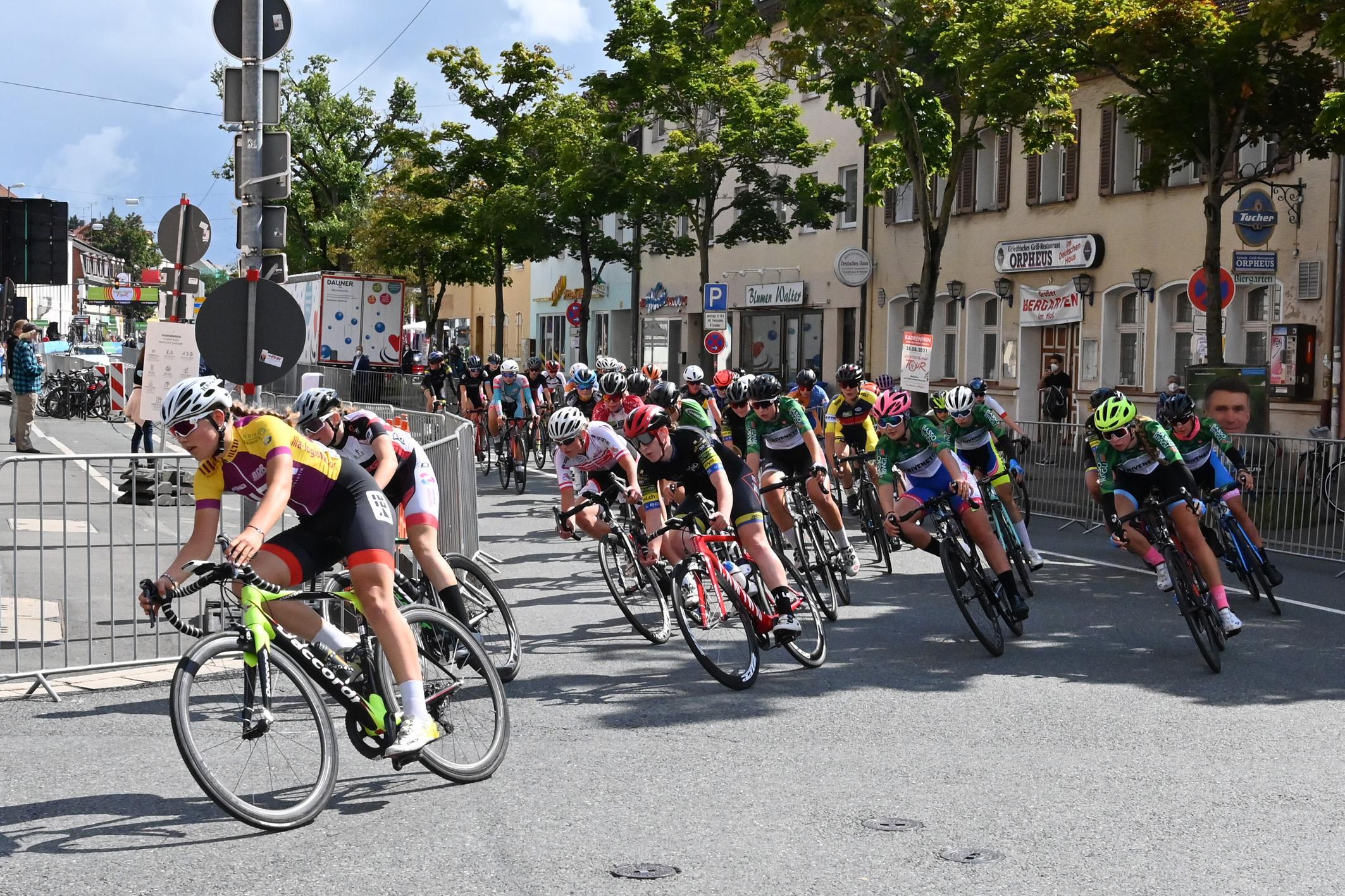 Der Kurs führte über neun Runden von jeweils 4,7 Kilometern, mit Start und Ziel wie die Profis auf der Erlanger Luitpoldstraße