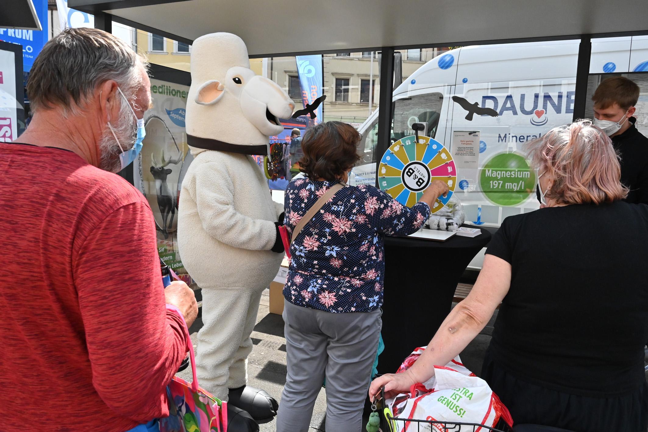 So hatten die Erlanger eine gute Zeit - schon bevor die Profis ins Ziel kamen.