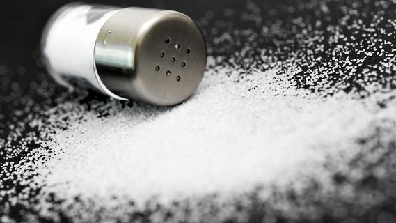 Bluthochdruck und Übergewicht: Ist zu viel Salz ungesund?