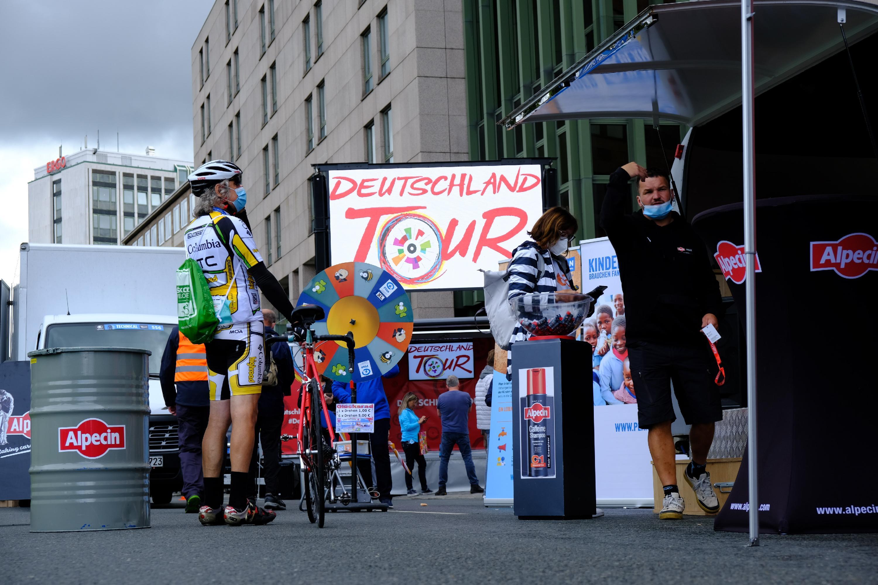 Direkt neben dem Zieleinlauf lud die Fahrradmesse "Expo Tour" zum Flanieren und Ausprobieren ein...