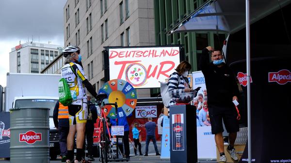 Direkt neben dem Zieleinlauf lud die Fahrradmesse "Expo Tour" zum Flanieren und Ausprobieren ein...