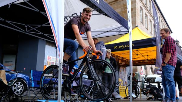 Einmal kurz wie ein Rennrad-Profi fühlen? Kein Problem am Stand des RC Herpersdorf.