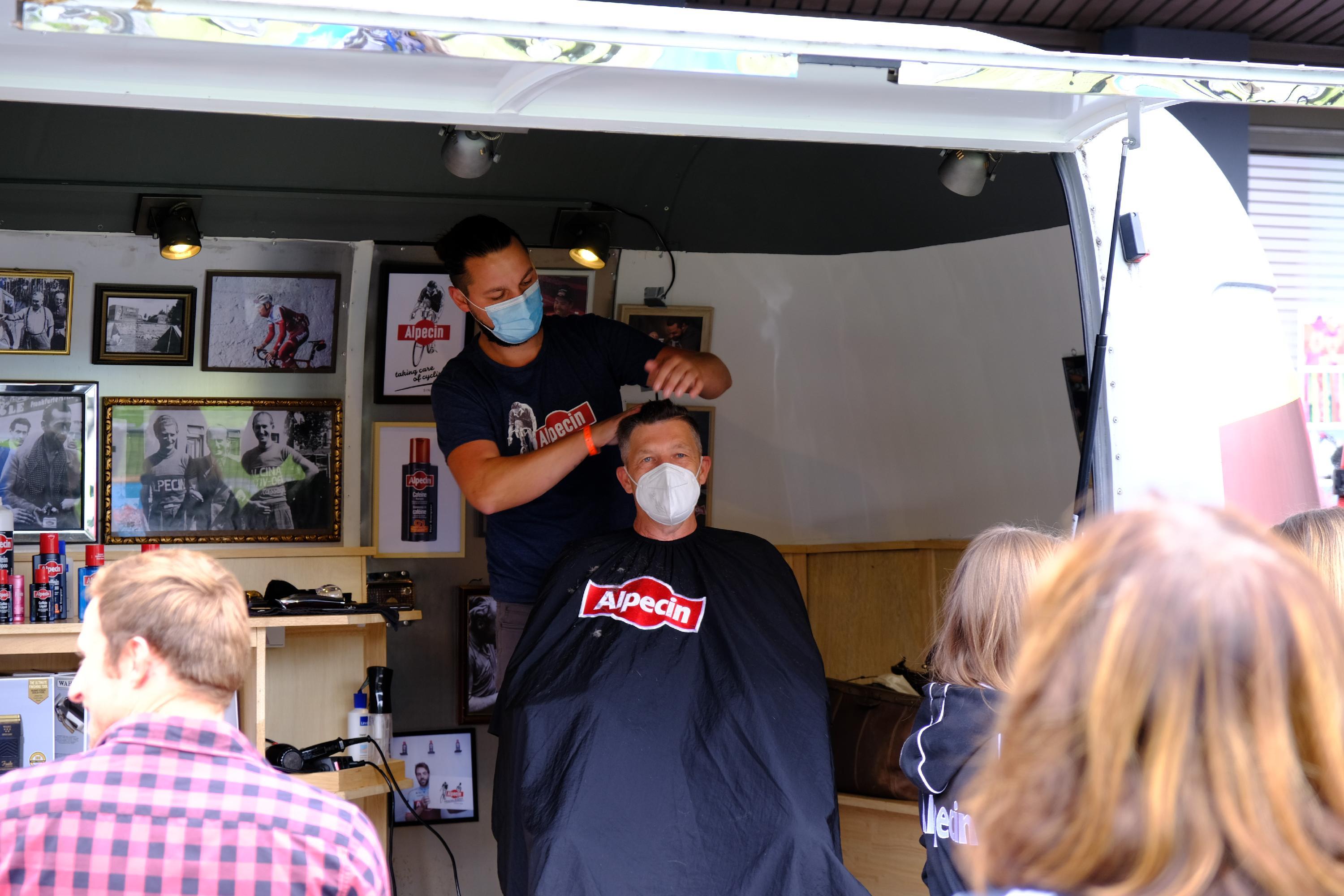 Darf es ein neuer Haarschnitt sein?