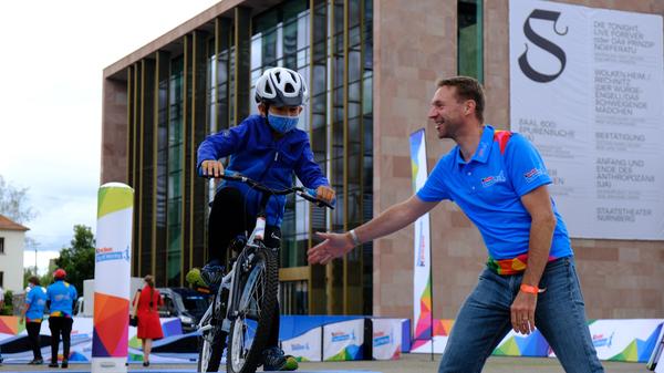 Sie konnten sich zum Beispiel von Ex-Radprofi Jens Voigt durch einen Parcour führen lassen.