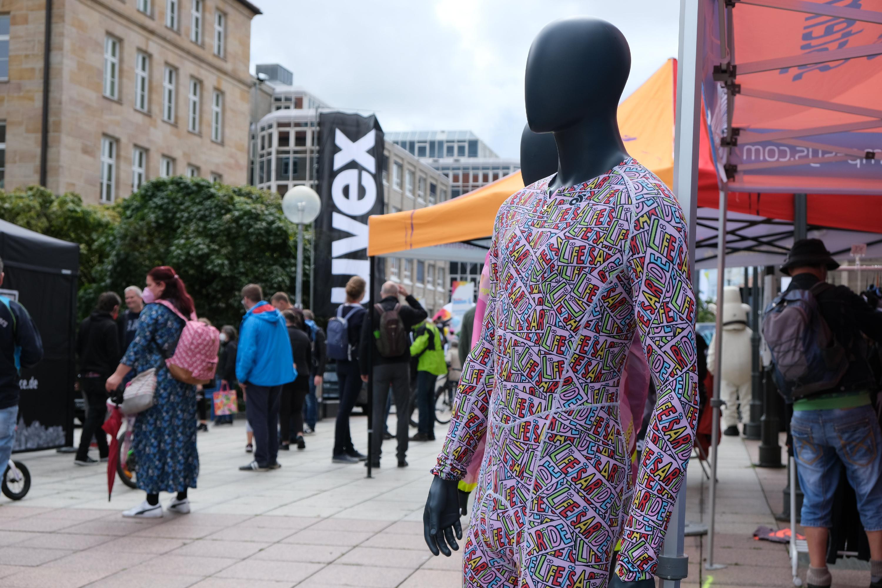 Was auch auf diese Radsportmode zutreffen dürfte.