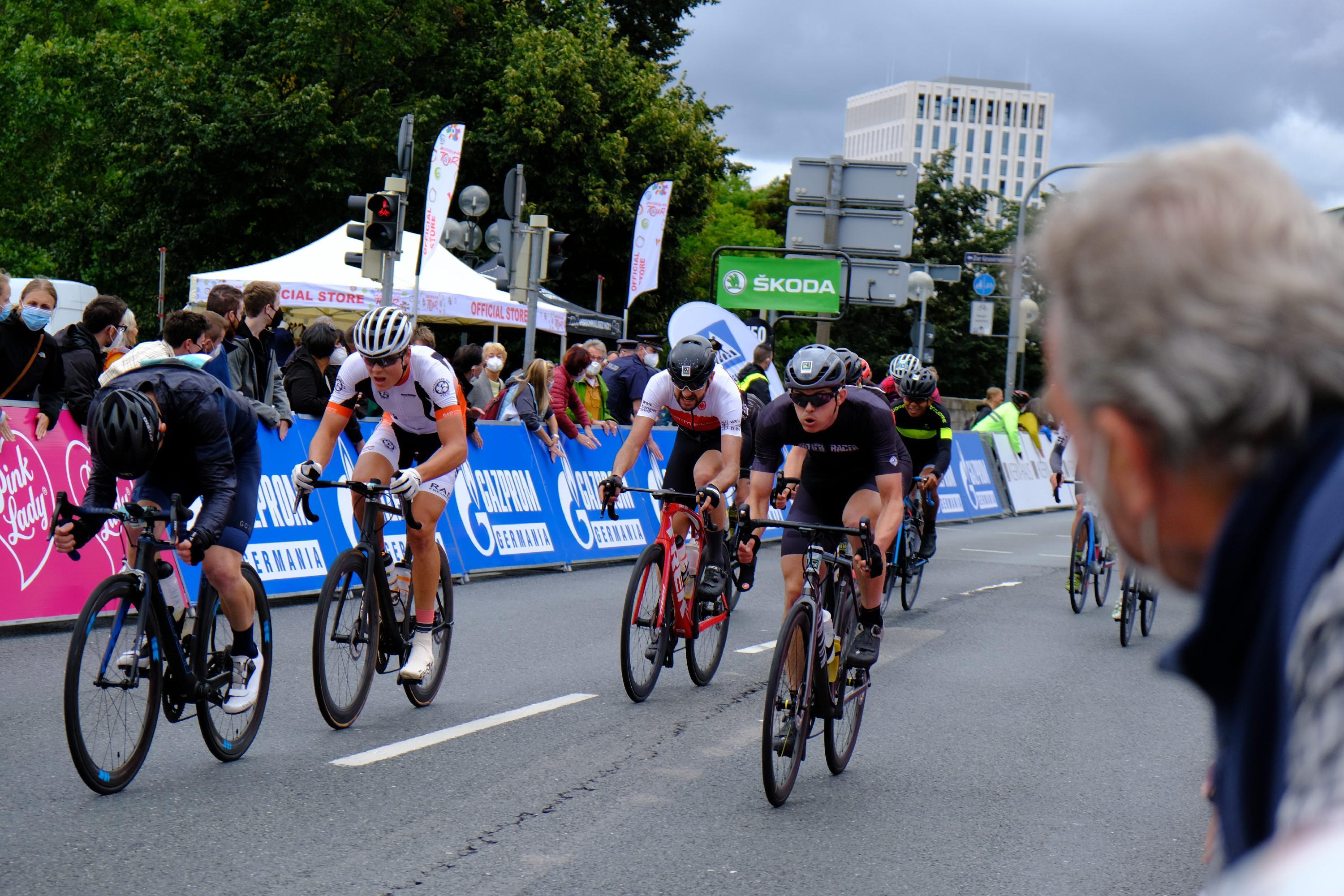 Deutschlandtour: Zieleinläufe Jedermann Tour (55km und 108km), Fahrradmesse, Kinder joy of moving Mini Tour mit Jens Voigt
