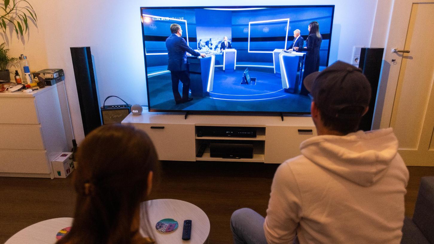 TV-Showdown ums Kanzleramt: Baerbock, Laschet und Scholz müssen sich den Fragen von Pinar Atalay und Peter Kloeppel stellen. TV-Showdown ums Kanzleramt: Baerbock, Laschet und Scholz müssen sich den Fragen von Pinar Atalay und Peter Kloeppel stellen.