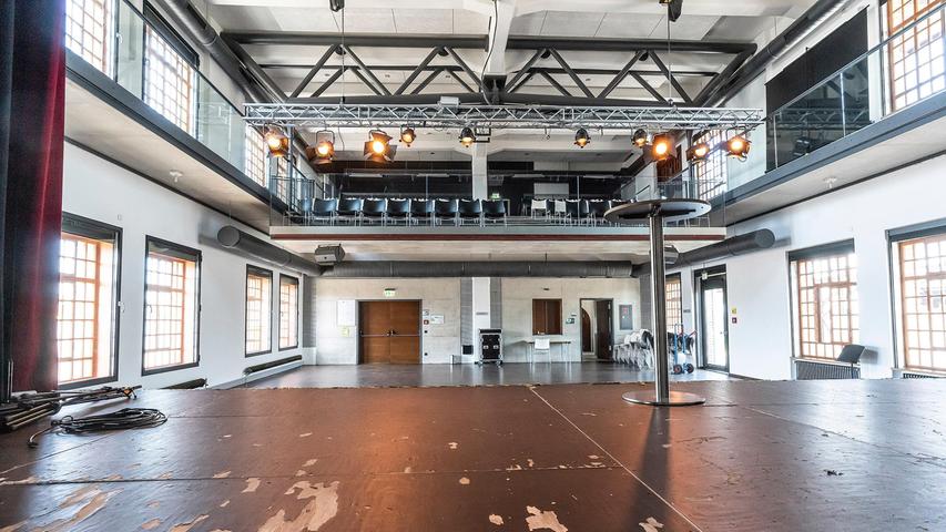Der Saal der Fortuna fasst beinahe 300 Menschen. In der Pandemie sind es des Abstandsgebotes halber allerdings viel weniger. Der Saal der Fortuna fasst beinahe 300 Menschen. In der Pandemie sind es des Abstandsgebotes halber allerdings viel weniger.