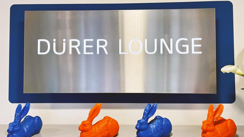 Am 30. August 2021 öffnete die neu eingerichtete Dürer Lounge erstmals ihre Pforten.
