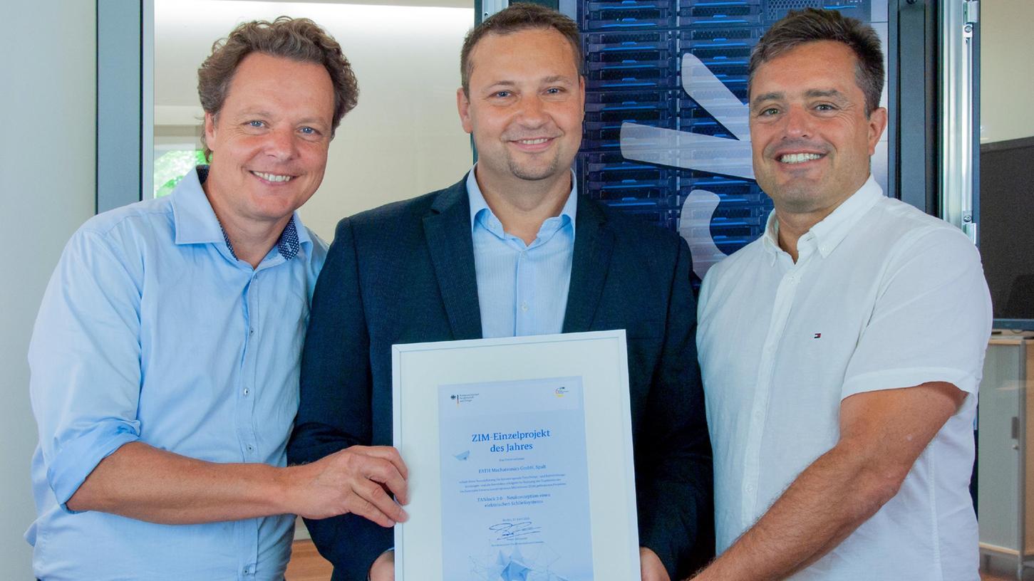 Freuen sich über die Auszeichnung: Mirko Jan Fath, Jürgen Sept und Wido Fath (von links).