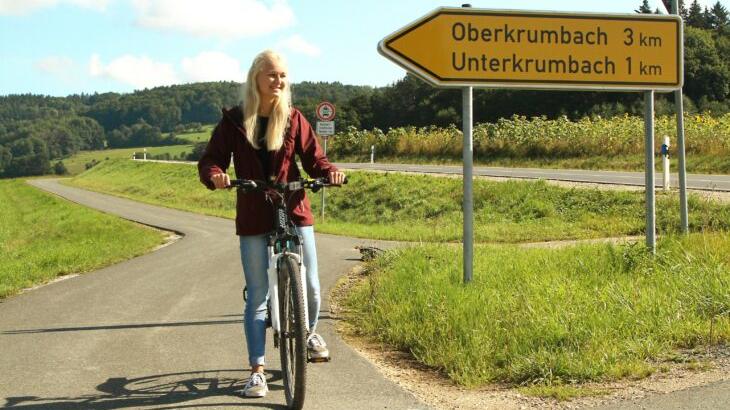Derzeit hört der Radweg bei der Abzweigung nach Unterkrumbach auf. Derzeit hört der Radweg bei der Abzweigung nach Unterkrumbach auf.