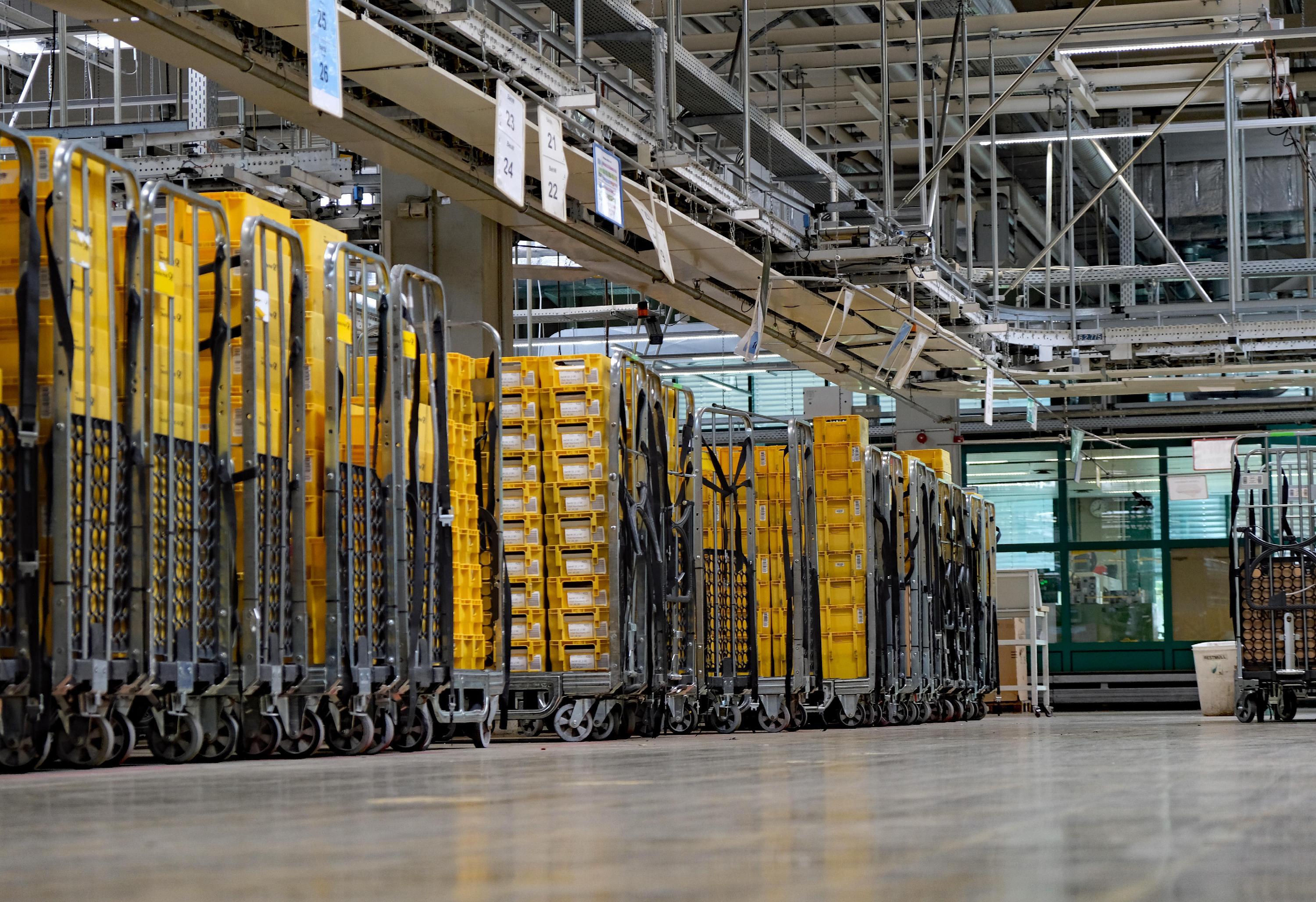 Arbeitet Die Post Am Sonntag Die Wahlbenachrichtigungen müssen raus: So arbeitet das Briefzentrum