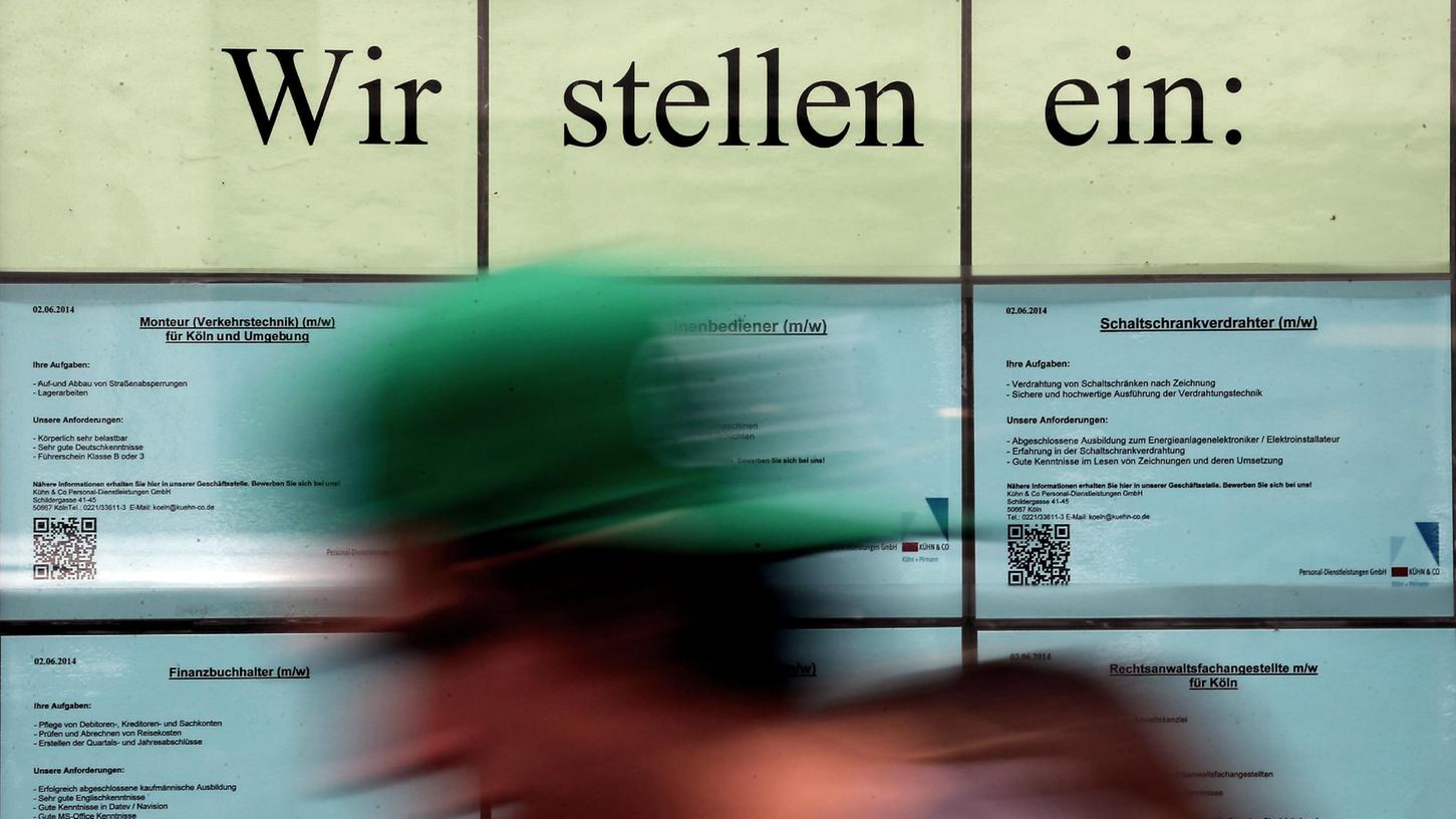 Händeringend gesucht: Arbeitnehmerinnen und Arbeiternehmer.
Händeringend gesucht: Arbeitnehmerinnen und Arbeiternehmer.