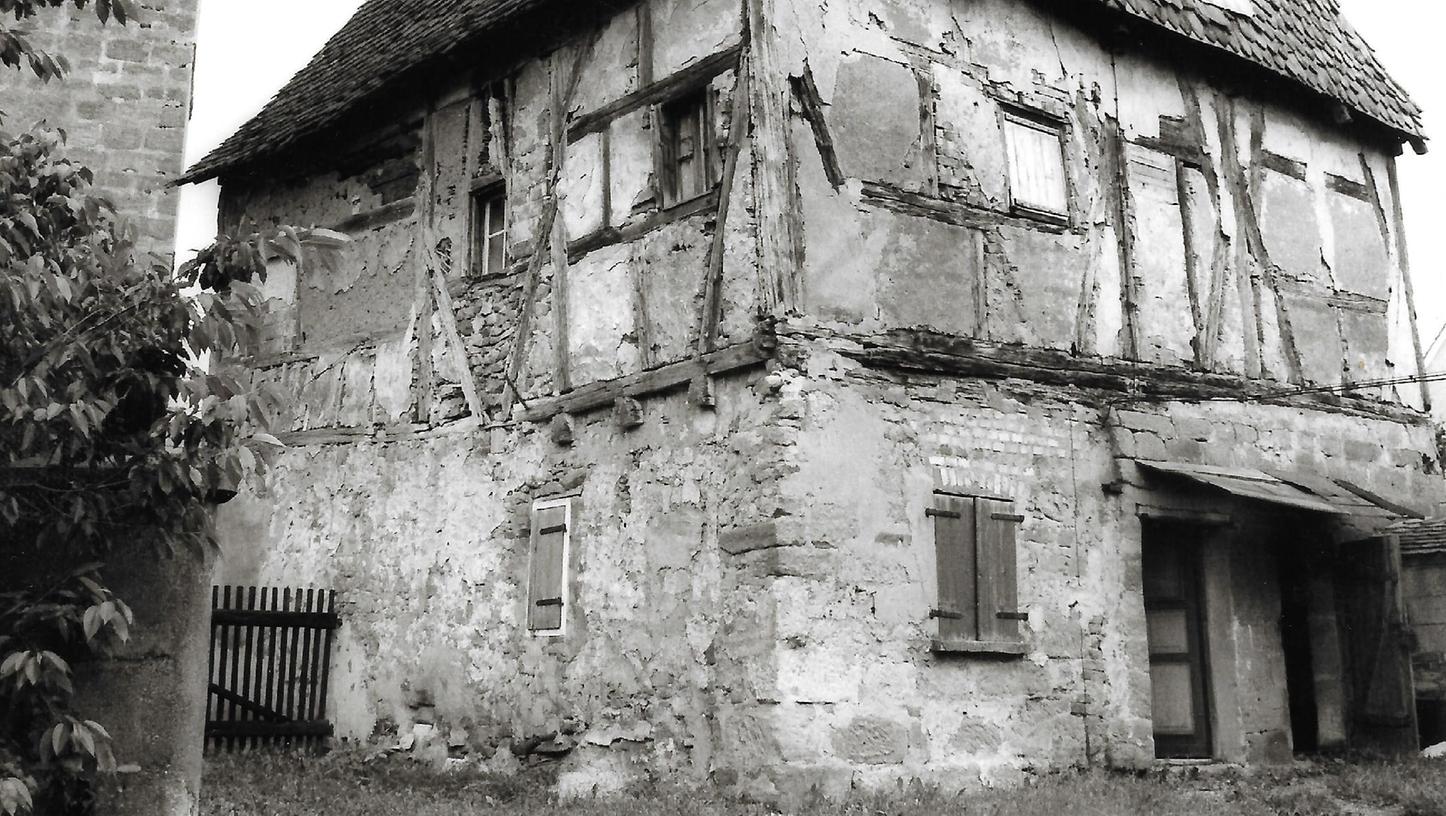 In den 1980er Jahren ein Sorgenkind des Denkmalschutzes: Das Haus An der Kapell 1 in Heideck.   