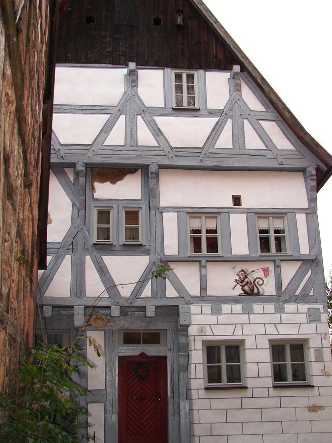 Inzwischen wurde das Haus An der Kapell 1 in Heideck zu einem Schmuckstück hergerichtet.   