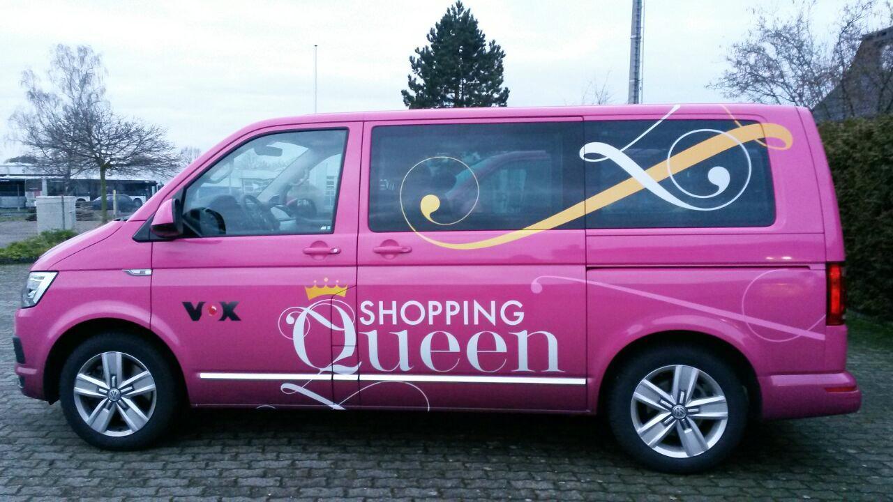 Das pinke Mobil der Sendung "Shopping Queen" ist gerade auf Nürnbergs Straßen unterwegs. 
