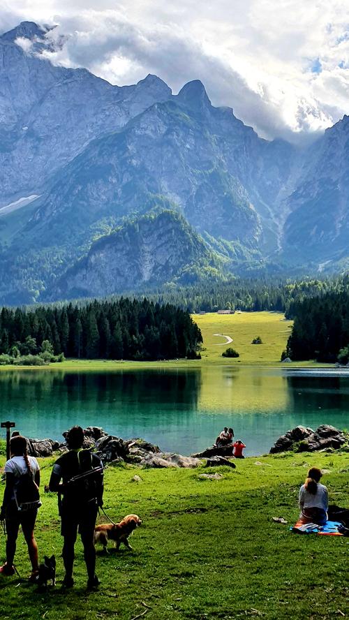 Die Weißenfelser Seen (Laghi di Fusine) sind ein Postkartenmotiv.
