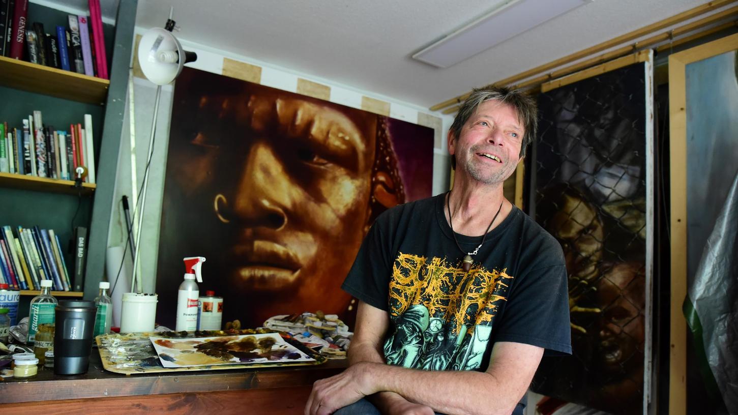 Rudolf Meier in seinem Atelier.
Rudolf Meier in seinem Atelier.