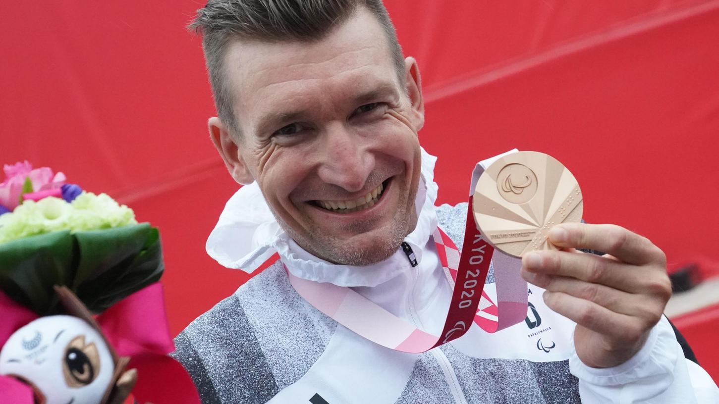 Siegerlächeln: Matthias Schindler freut sich über seine Bronzemedaille in Tokio.
Siegerlächeln: Matthias Schindler freut sich über seine Bronzemedaille in Tokio.