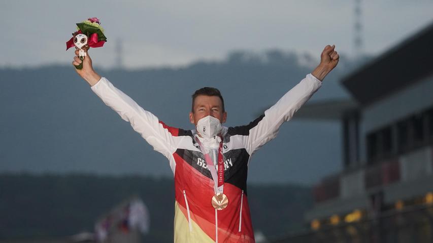 Zufrieden: Matthias Schindler hatte sich im Stillen Gold vorgenommen, feierte Bronze aber trotzdem angemessen.
Zufrieden: Matthias Schindler hatte sich im Stillen Gold vorgenommen, feierte Bronze aber trotzdem angemessen.