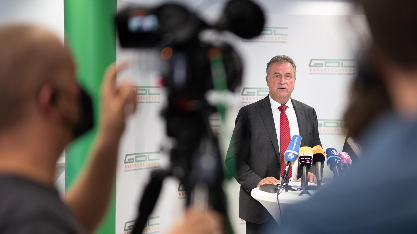 Claus Weselsky, Chef der Gewerkschaft Deutscher Lokomotivführer (GDL), hat zu einer dritten und mehrtägigen Streikwelle aufgerufen. Claus Weselsky, Chef der Gewerkschaft Deutscher Lokomotivführer (GDL), hat zu einer dritten und mehrtägigen Streikwelle aufgerufen.