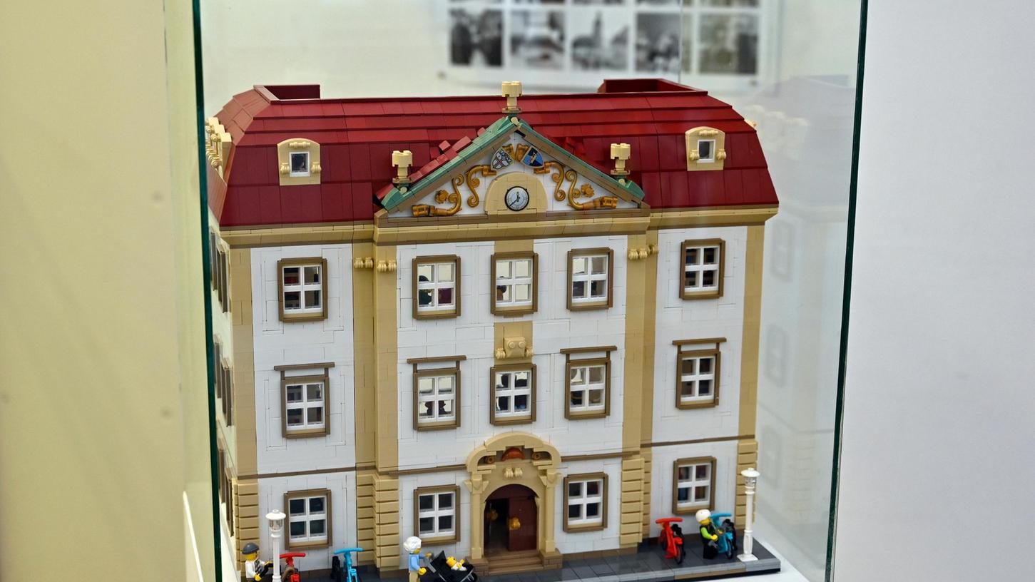 Ein Legomodell des Palais Stutterheims, in dem sich auch die Stadtbibliothek befindet.