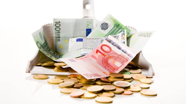 Für den Gehaltsatlas 2021 wurden 220.502 Vergütungsdaten der Portale gehalt.de, gehaltsvergleich.com sowie dem Beratungsunternehmen Compensation Partner ausgewertet, die auf die letzten zwölf Monate zurückgehen. Als Richtwert wurde der Medianwert angesehen. Als Median bezeichnet man denjenigen Wert in einer Reihe, der genau in der Mitte liegt, wenn man die Werte der Größe nach sortiert. Der Median ist deshalb genauer als der Durchschnittswert, da er nicht durch einzelne extrem hohe oder extrem niedrige Werte beeinflusst wird.