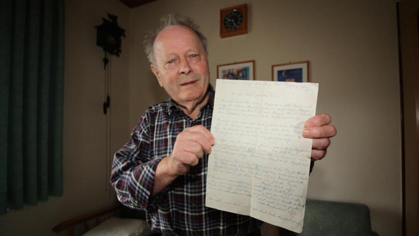 Hopfenzupfen in Spalt Franz Eitel fand das Hopfengedicht bei Umräumarbeiten bei seinem Neffen. Foto: Jürgen Leykamm 27. 8. 2021 Hopfenzupfen in Spalt Franz Eitel fand das Hopfengedicht bei Umräumarbeiten bei seinem Neffen. Foto: Jürgen Leykamm 27. 8. 2021