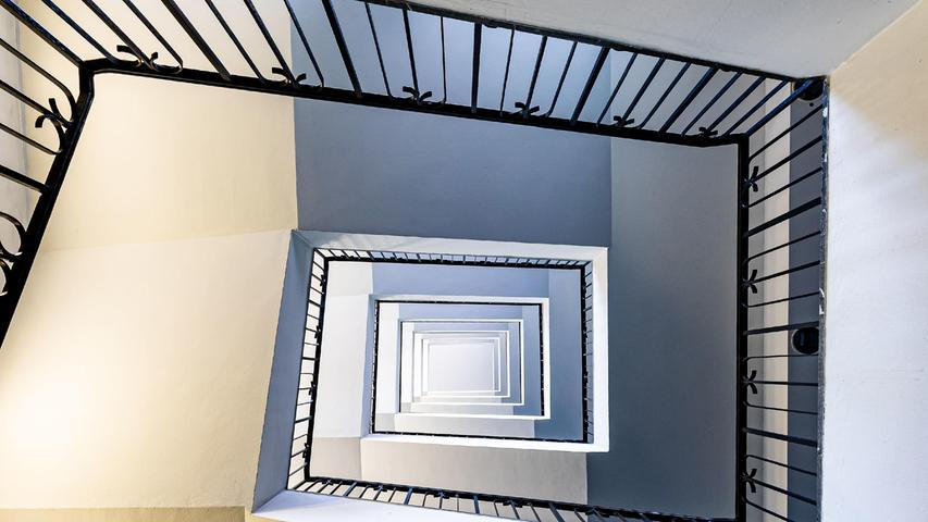 Wenn aus Treppenhäusern grafische Studien werden: Sylvio Kosse betont den geometrischen Aspekt.