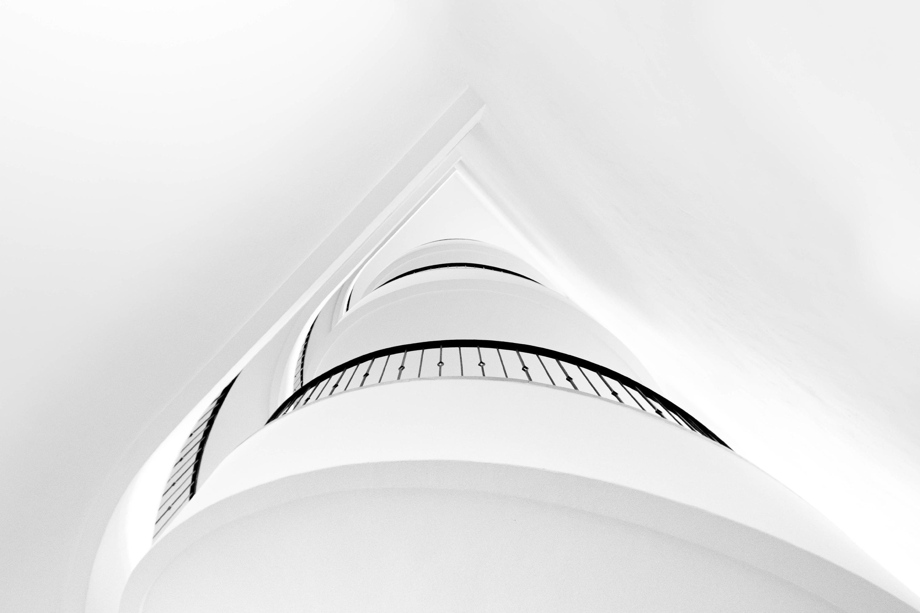 Die besondere Innenarchitektur des Himbeerpalasts "funktioniert" auch ohne Farbe.