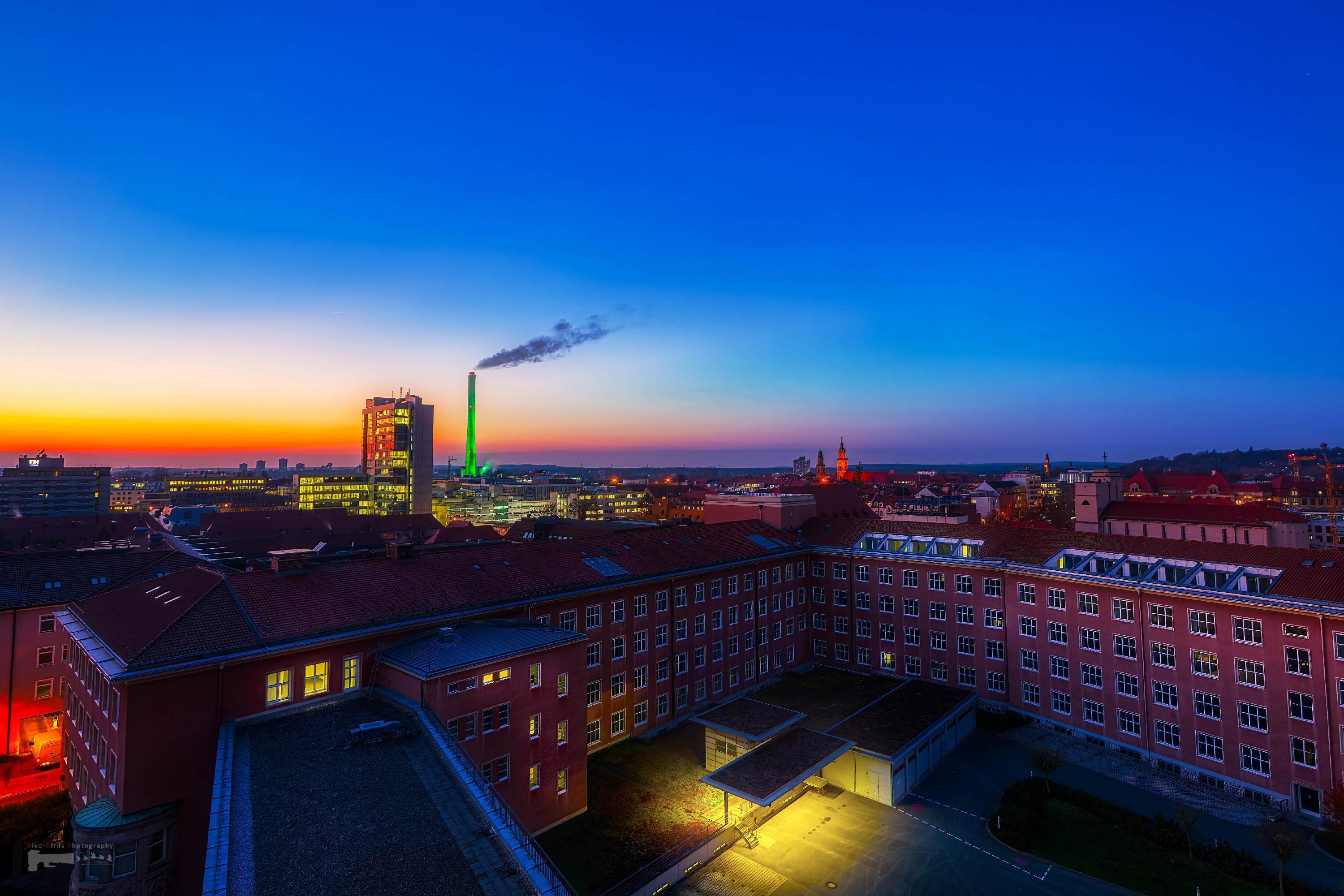 Dirk Fritsches Studien zur "Blauen Stunde" zeigen Erlangen in eindrucksvollem Licht.