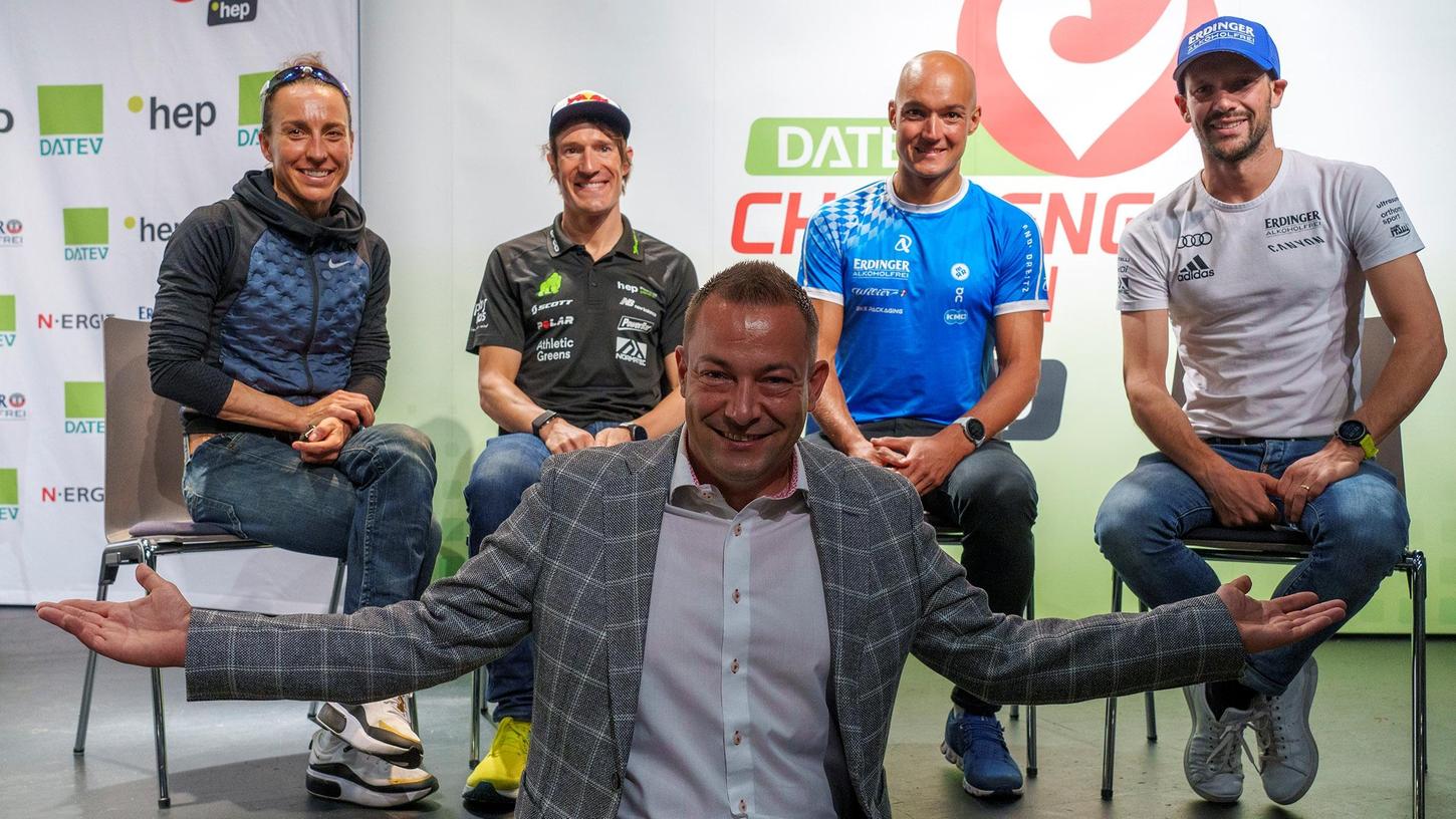 Challenge-Chef Felix Walchshöfer präsentiert seine deutschen Top-Starter: (von links) Anne Haug, Sebastian Kienle, Andreas Dreitz und Patrick Lange.