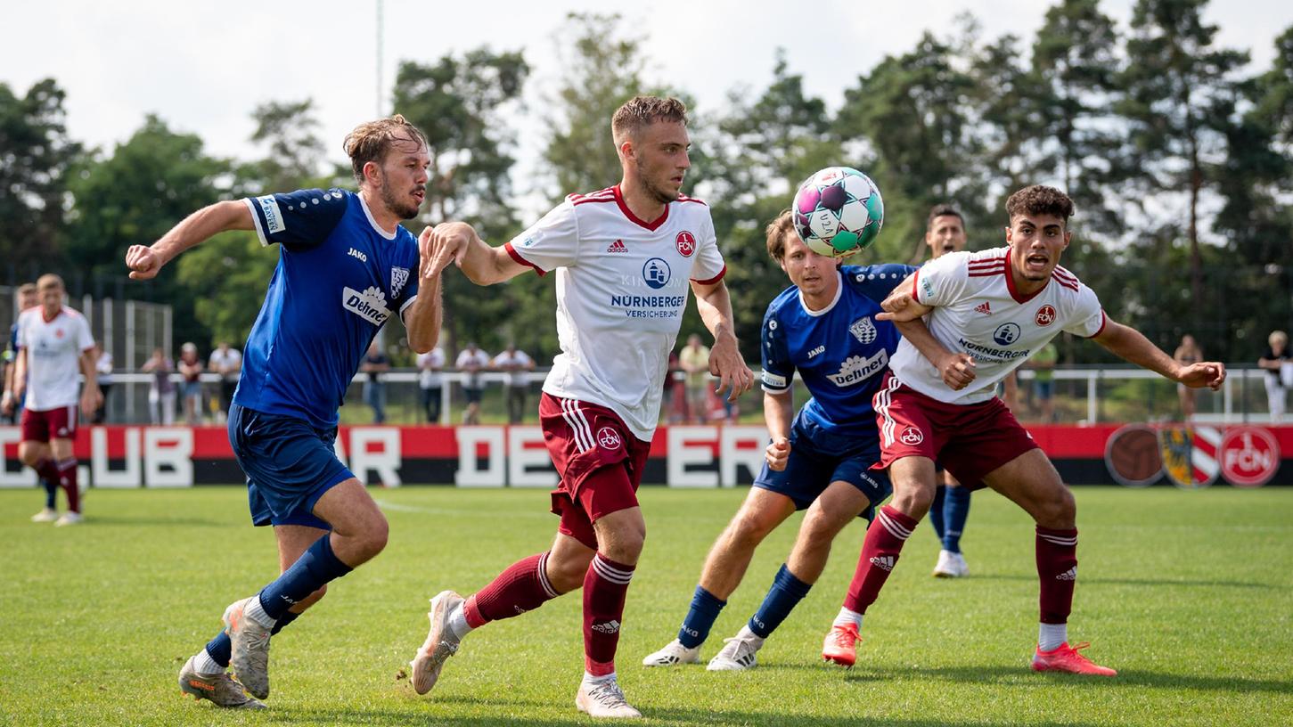 Durfte mal wieder bei den Profis mitspielen: Tim Latteier, hier im Einsatz für die U21.
Durfte mal wieder bei den Profis mitspielen: Tim Latteier, hier im Einsatz für die U21.