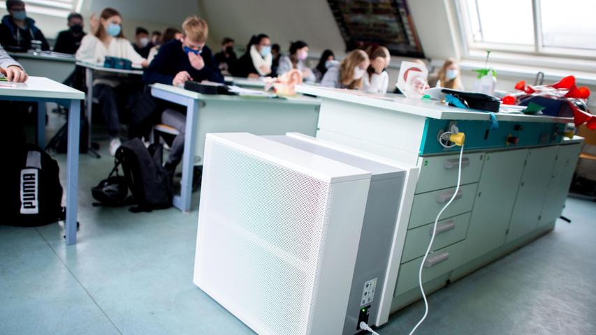 Moderne Luftfilteranlagen können die Konzentration von Aerosolen in Klassenräumen, die nicht so gut belüftet werden können, senken. 