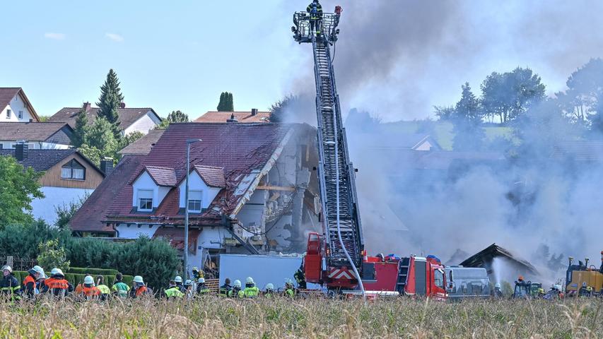 Einfamilienhaus in Rohrbach explodiert: Großaufgebot an Rettungskräften im Einsatz