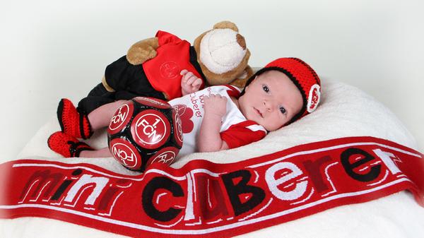 Der Mini-Cluberer Nino erblickte am 17. August das Licht der Welt. Er wog bei einer Größe von 50 Zentimetern 3410 Gramm.