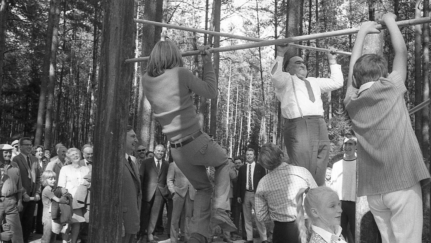 7. September 1971: Spaziergänge und Sport im Föhrenwald