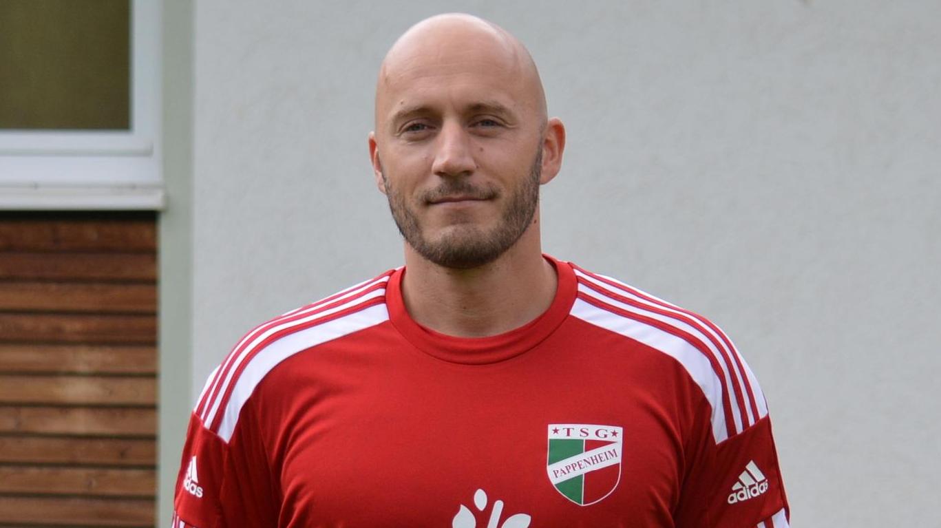 Zurück zu den Wurzeln: Sebastian Glasner spielt wieder im Trikot der TSG Pappenheim. Mit seiner reichlichen Profi-Erfahrung will er dem jungen Team helfen.
Zurück zu den Wurzeln: Sebastian Glasner spielt wieder im Trikot der TSG Pappenheim. Mit seiner reichlichen Profi-Erfahrung will er dem jungen Team helfen.